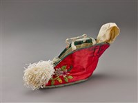 藏品(紅地彩繡花卉紋軟蹺鞋(左))的圖片