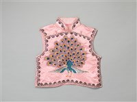 藏品(粉紅地盤金彩繡孔雀紋女小坎肩)的圖片