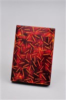 藏品(若狹塗松葉紋繪葉書盒(盒蓋))的圖片