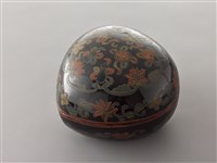 藏品(黑漆刻繪八寶紋桃形盒)的圖片