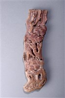 藏品(竹雕松柏臂擱)的圖片