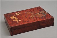 藏品(木骨鑲嵌蝴蝶蘭紋硯臺盒)的圖片