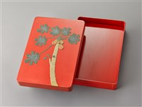 藏品(朱漆貼錦木瓜樹紋硯臺盒)的圖片