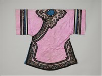 藏品(粉紅緞大襟衫)的圖片