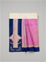 藏品(粉紅地彩繡喜上梅梢紋魚鱗百褶裙(右))的圖片