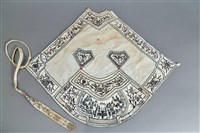 藏品(白地鎖繡龍鳳紋肚兜)的圖片