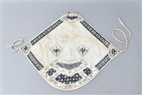 藏品(白地十字繡花紋肚兜)的圖片