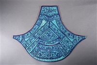 藏品(水藍地藍繡花鳥紋肚兜)的圖片