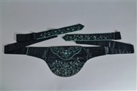 藏品(黑地綠繡蓮紋下兜)的圖片