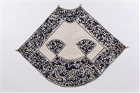 藏品(白地青花繡魚龍紋肚兜)的圖片