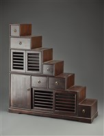 藏品(階梯形木櫃)的圖片