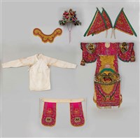 藏品(桃紅地盤金彩繡神將服飾組)的圖片