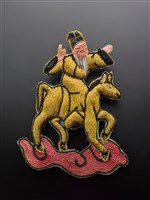 藏品(宜蘭總蘭社銀蔥地雙龍拜塔紋彩牌旗插件(張果老))的圖片