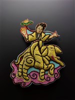 藏品(宜蘭總蘭社藝宣隊銀蔥地雙龍拜塔紋頭旗插件(何仙姑))的圖片