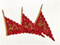 藏品(紅地盤金繡龍紋靠旗)的圖片