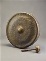 藏品(大銅鐘與鎚)的圖片