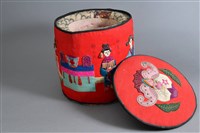 藏品(紅地貼花彩繡人物紋茶巢組(茶巢))的圖片