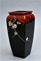 藏品(黑漆螺鈿葡萄紋四方瓶)的圖片