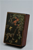 藏品(黑漆戧彩花蝶紋文書盒)的圖片