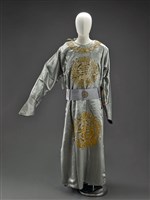 藏品(灰地盤金繡五福捧壽紋箭衣)的圖片