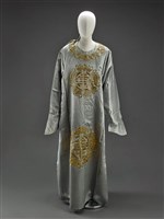 藏品(灰地盤金繡五福捧壽紋箭衣)的圖片