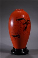 藏品(脫胎朱漆蝦紋花瓶)的圖片