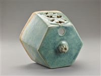 藏品(瓷燈罩式燭臺(上蓋))的圖片