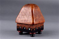 藏品(彩繪螺鈿原住民圖紋菸具組(穀倉))的圖片