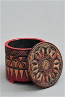 藏品(刻繪原住民圖紋圓木盒)的圖片