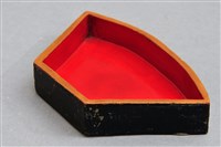 藏品(黑漆彩繪瓶花紋攢盒(扇形夾層2))的圖片