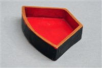 藏品(黑漆彩繪瓶花紋攢盒(扇形夾層5))的圖片