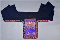 藏品(蝶紋貼花刺繡背兒帶)的圖片