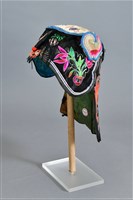 藏品(黑地彩繡琴棋書畫紋虎頭風帽)的圖片