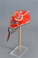 藏品(紅地彩繡花蝶紋風帽)的圖片