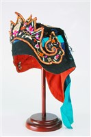 藏品(黑地貼花彩繡觀音紋風帽)的圖片