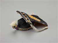 藏品(布袋戲偶帽(黑地旗牌巾))的圖片