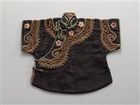 藏品(布袋戲服(黑地盤金繡大兜))的圖片