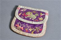 藏品(紫地彩繡瑞獸紋荷包)的圖片