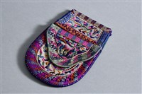 藏品(米白地彩繡錦雞紋雙層荷包)的圖片