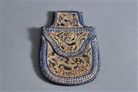 藏品(米白地彩繡獅子戲球紋雙層荷包)的圖片