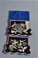 藏品(黑地彩繡桃子葫蘆紋褡褳)的圖片