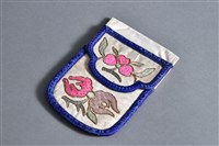 藏品(米白地盤金彩繡桃子佛手紋雙層荷包)的圖片