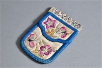 藏品(米白地彩繡花蝶紋雙層荷包)的圖片