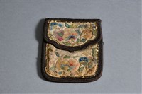 藏品(米白地打籽繡三多紋雙層荷包)的圖片