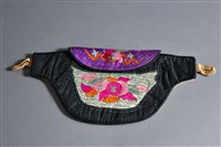 藏品(戳紗繡瑞果紋抱腹荷包)的圖片