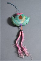 藏品(彩繡桃子掛飾)的圖片