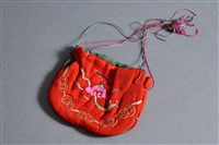藏品(紅地彩繡如意銅錢紋抽繩荷包)的圖片