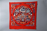 藏品(紅地彩繡牡丹瓶花紋繡片)的圖片