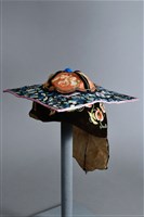 藏品(貼花彩繡花蝶紋方形帽簷風帽)的圖片