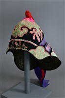 藏品(黑地貼花彩繡花卉紋風帽)的圖片